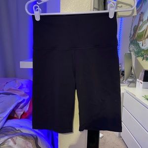 Aritzia TnAction Biker Shorts. Size Medium.
